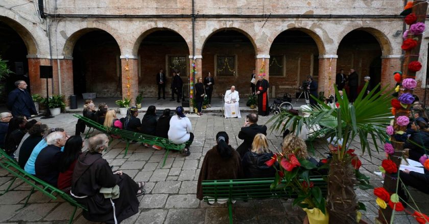 The Pope's visit to the prison art exhibition is the first time for the Venice Biennale