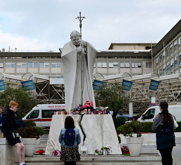 Pope Francis has a “peaceful night” after the diagnosis of pneumonia, says the Vatican