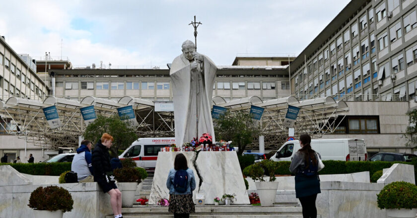 Pope Francis has a “peaceful night” after the diagnosis of pneumonia, says the Vatican