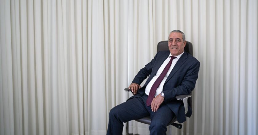 The Palestinian leader Abbas appoints Hussein al-Sheikh as a deputy among the fears of the succession