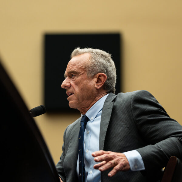 RFK Jr.: CDC’ye Aşılar ve Otizm ile İlgili Dil Değişikliği Talimatı Verdim