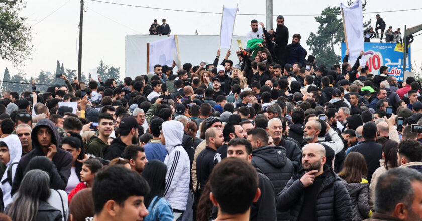 Alawit Azınlıklar, Suriye’de Mezhepsel Saldırılara Karşı Protesto Düzenledi