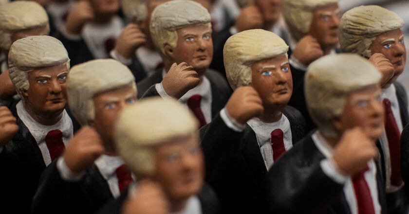 Italian Craftsmen Incorporate Donald Trump Figurines into Christmas Nativity Displays