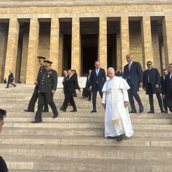 Pope Leo Arrives in Turkey to Discuss Outreach with Erdogan