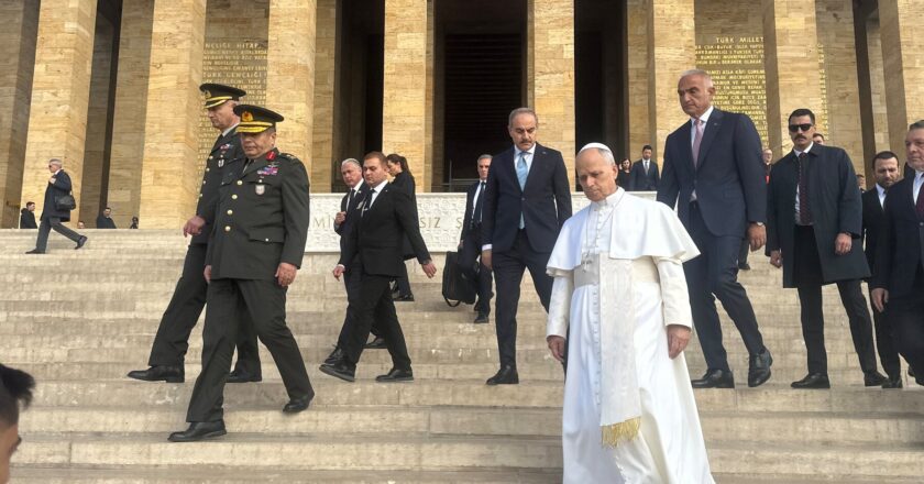 Pope Leo Arrives in Turkey to Discuss Outreach with Erdogan