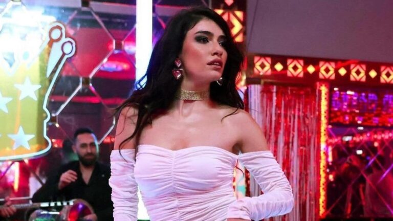 Hazar Ergüçlü tatile doymuyor! Bikini pozlarına beğeni yağdı